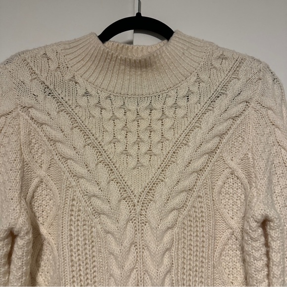 Abercrombie & Fitch Cream Cable Knit Mock Neck Sweater Size Small - Picture 3 of 8